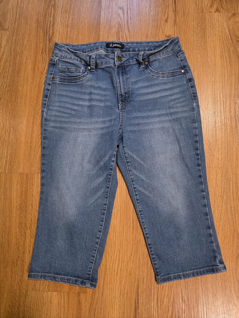 d.jeans Medium Wash Denim Capri Jeans Women’s Size 10 Faux Front Pocket EUC